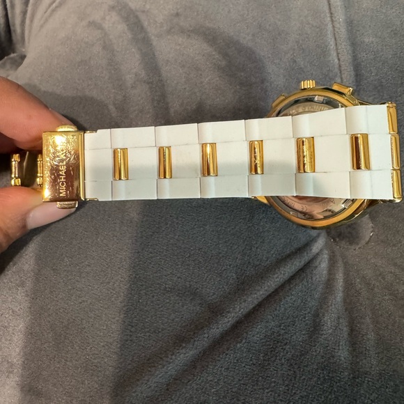 Michael Kors Gold and White Watch - Picture 5 of 6